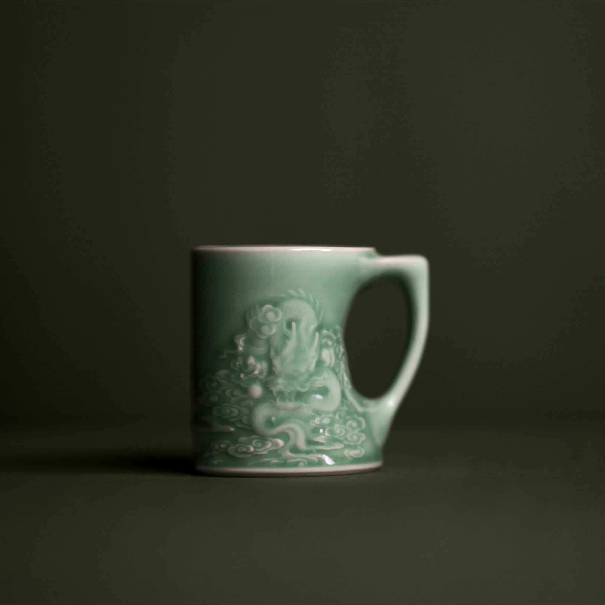 Le Dragon — Mug à thé en céladon de Longquan