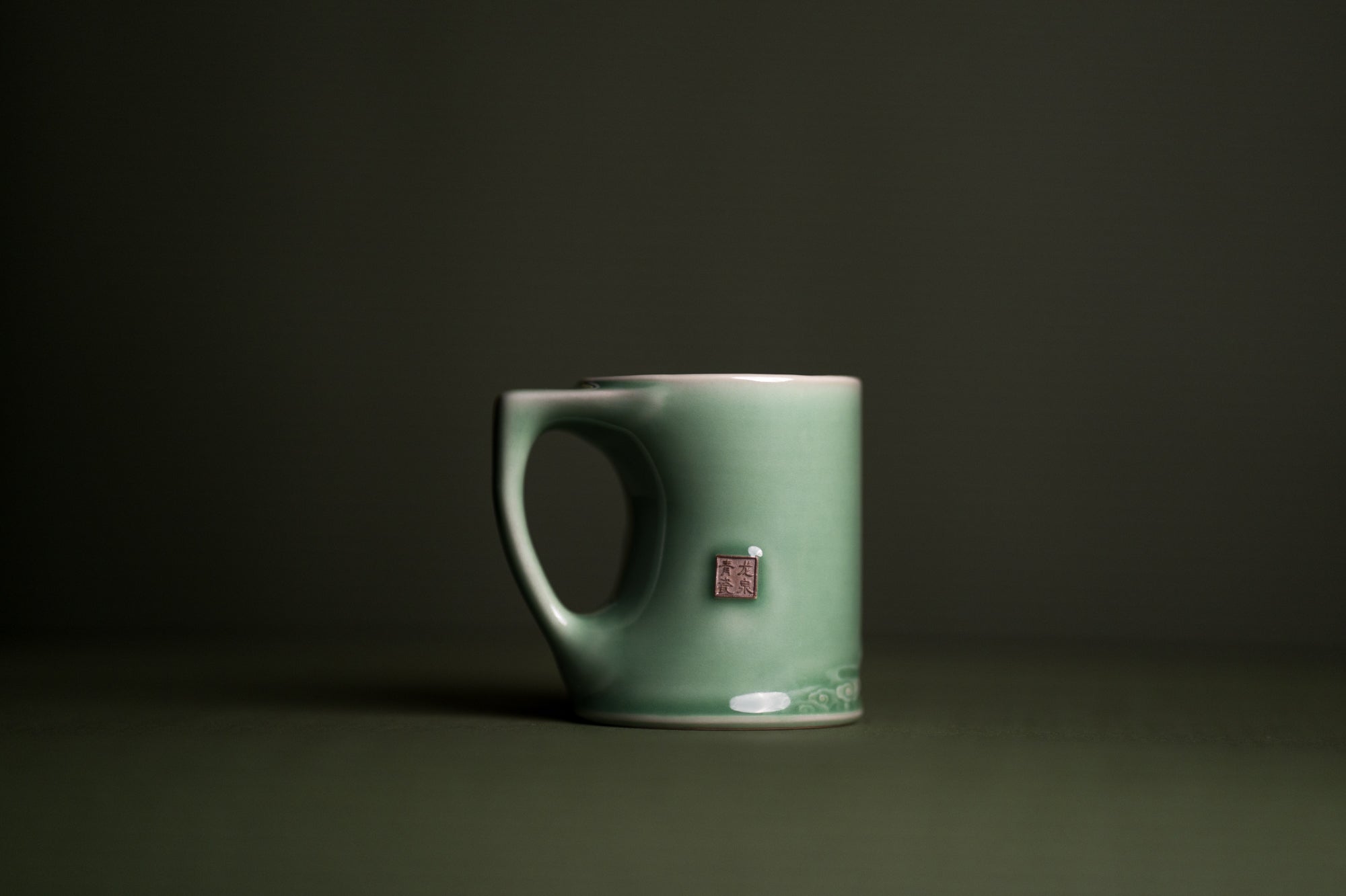 Le Dragon — Mug à thé en céladon de Longquan