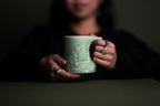 Le Dragon — Mug à thé en céladon de Longquan