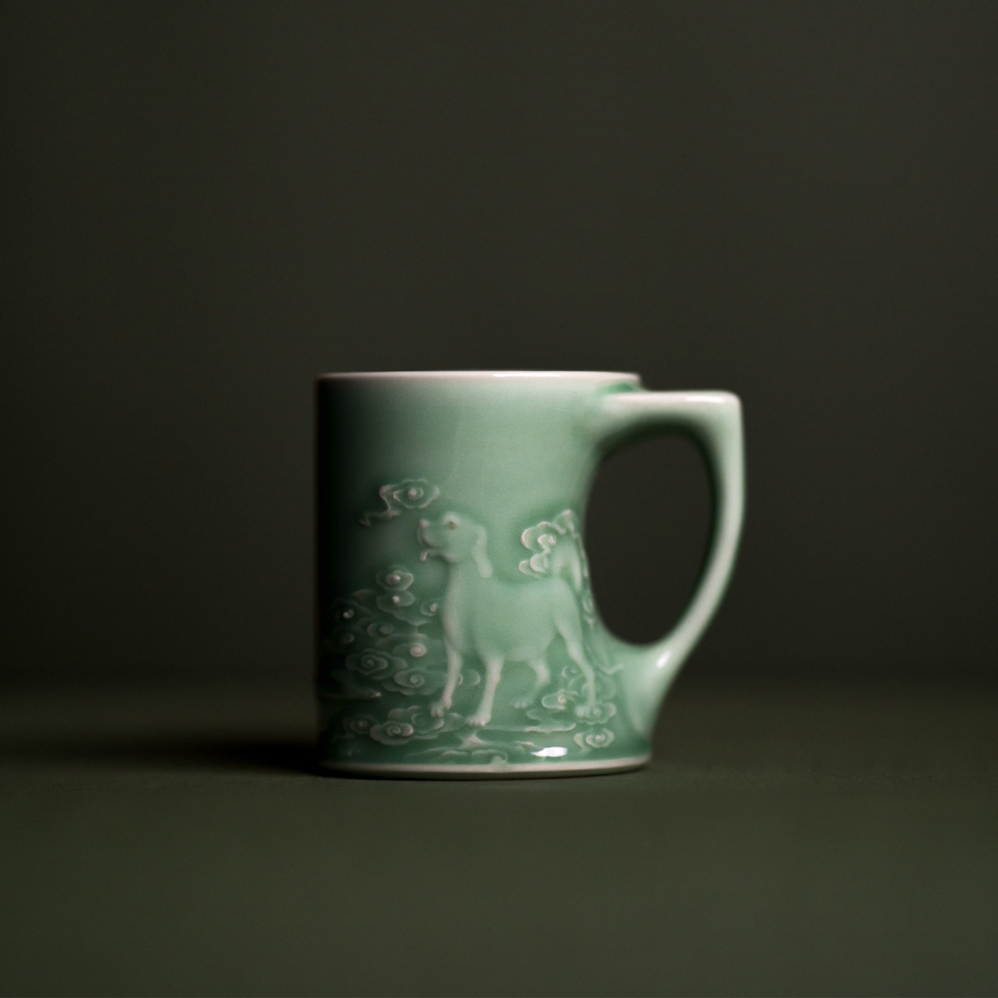 Le Chien — Mug à thé en céladon de Longquan