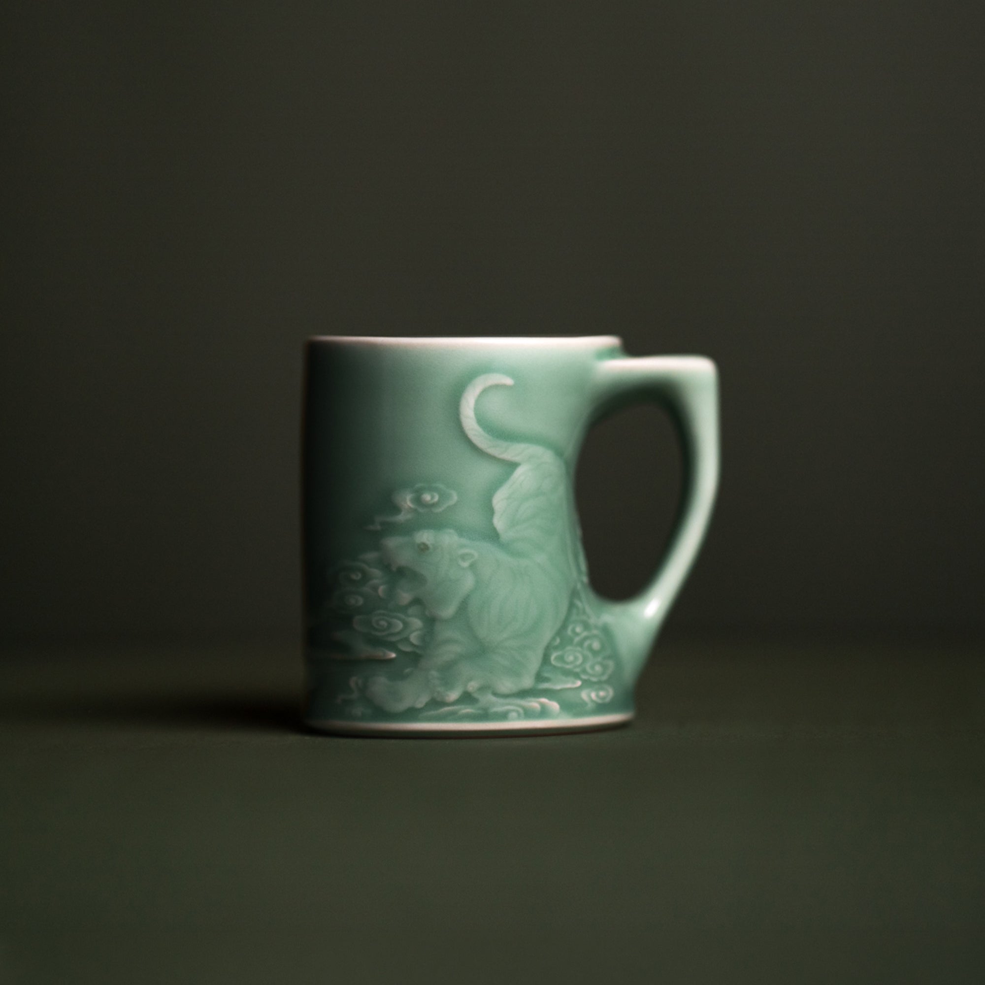 Le Tigre — Mug à thé en céladon de Longquan