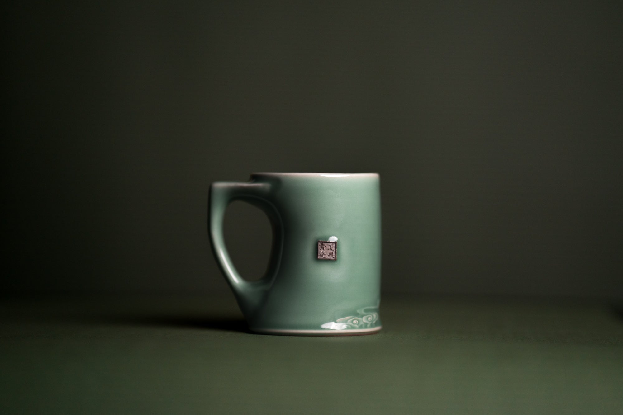 Le Tigre — Mug à thé en céladon de Longquan