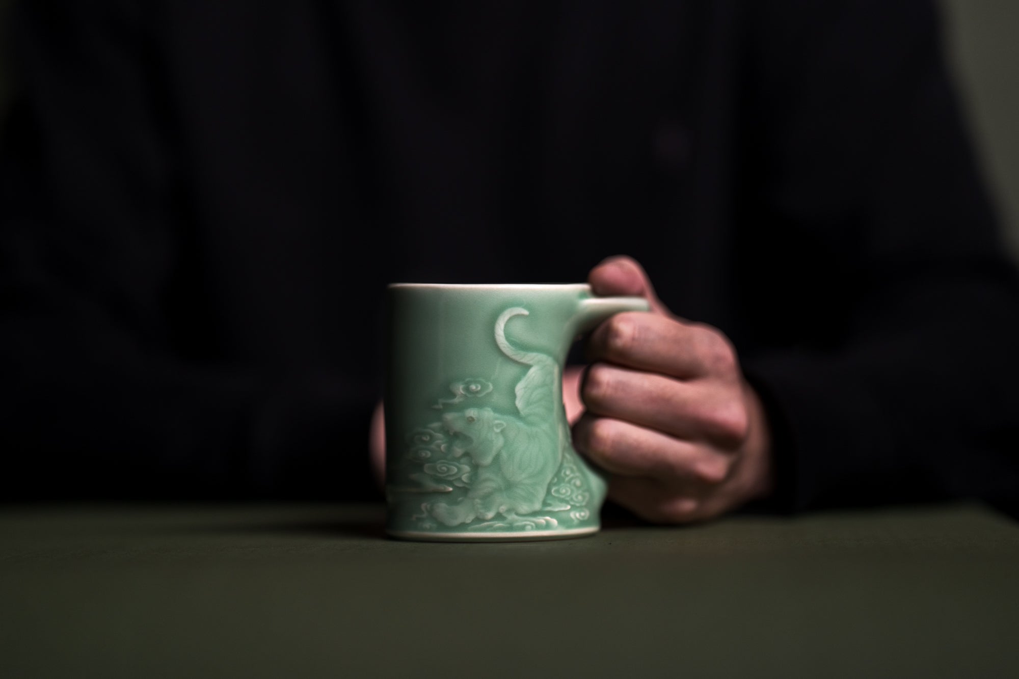 Le Tigre — Mug à thé en céladon de Longquan