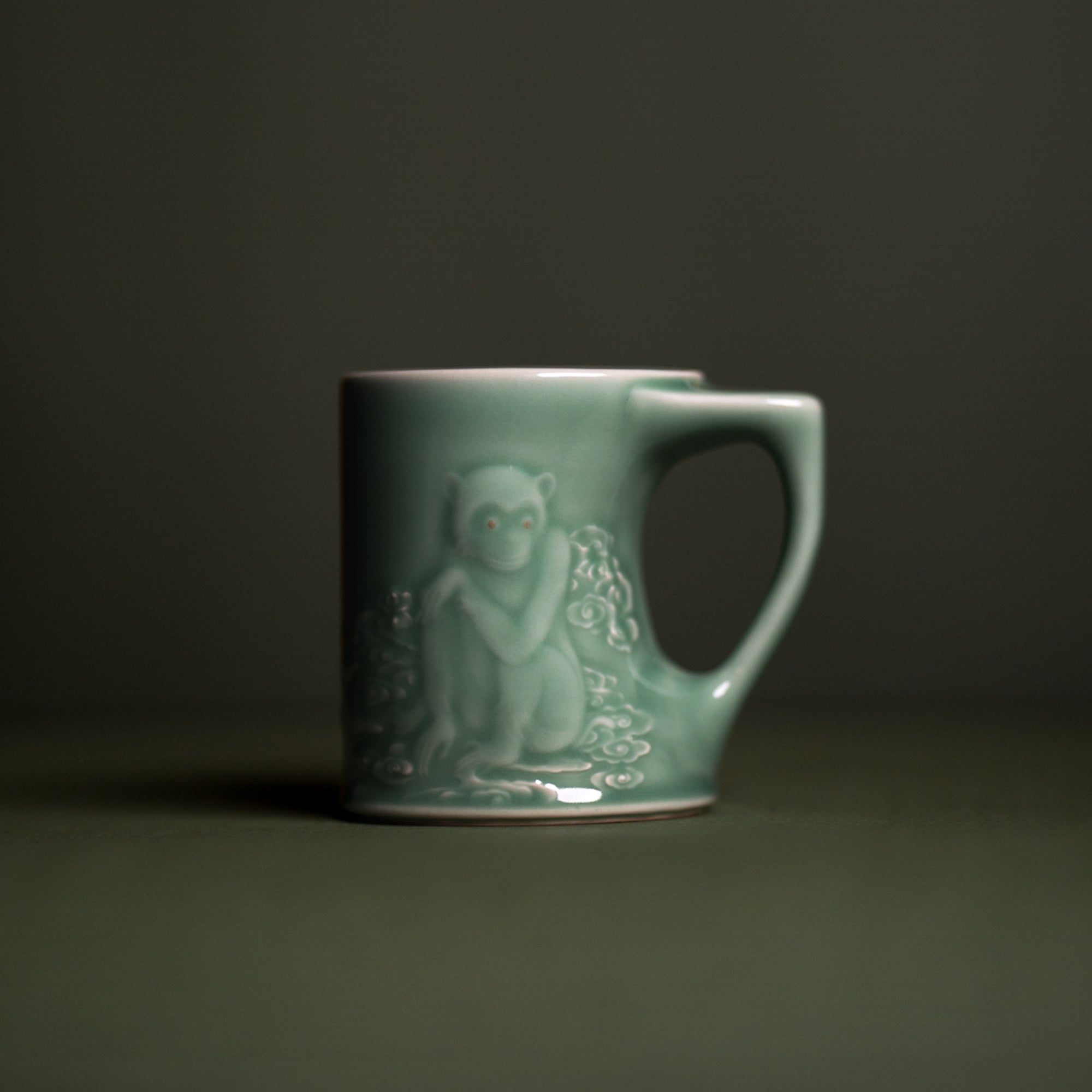 Le Singe — Mug à thé en céladon de Longquan