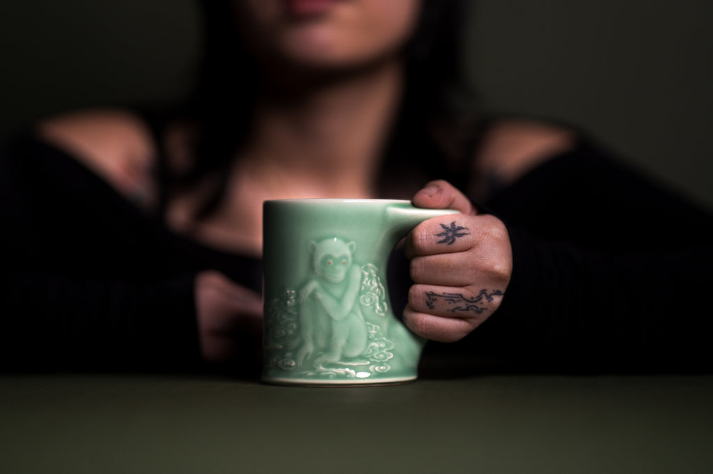 Le Singe — Mug à thé en céladon de Longquan