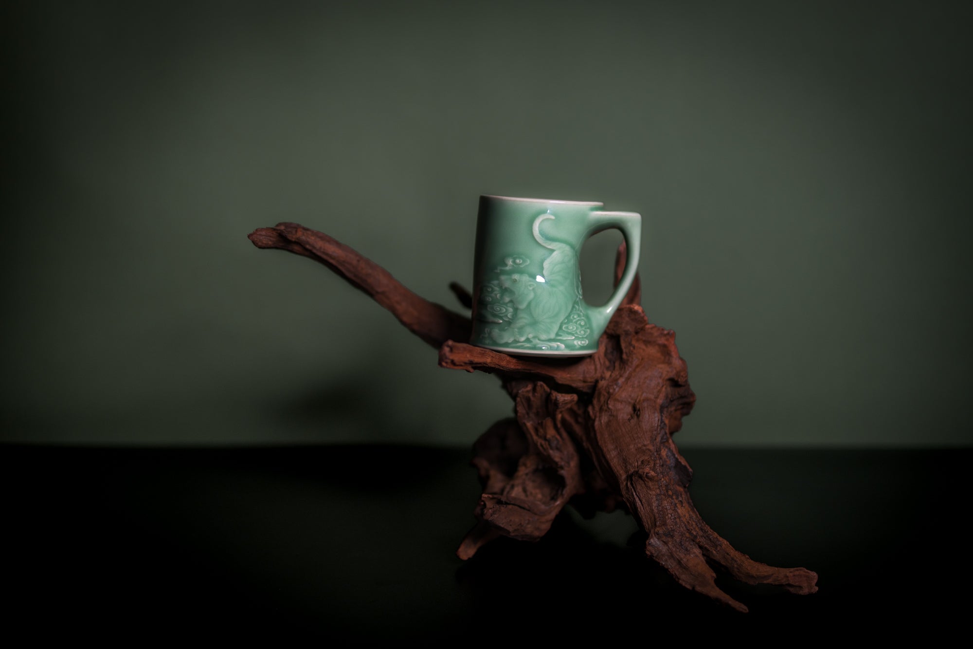 Le Tigre — Mug à thé en céladon de Longquan