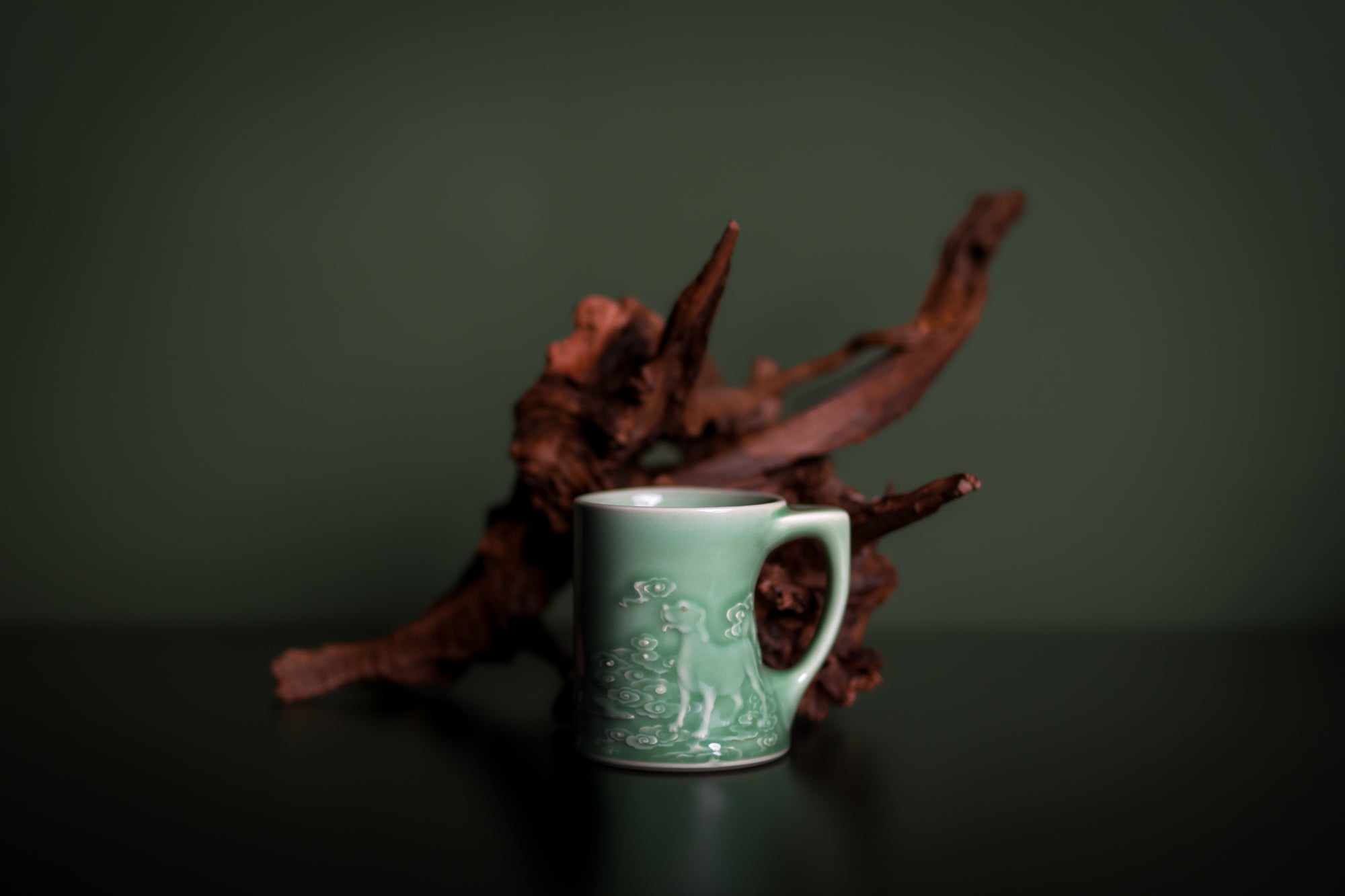 Le Chien — Mug à thé en céladon de Longquan